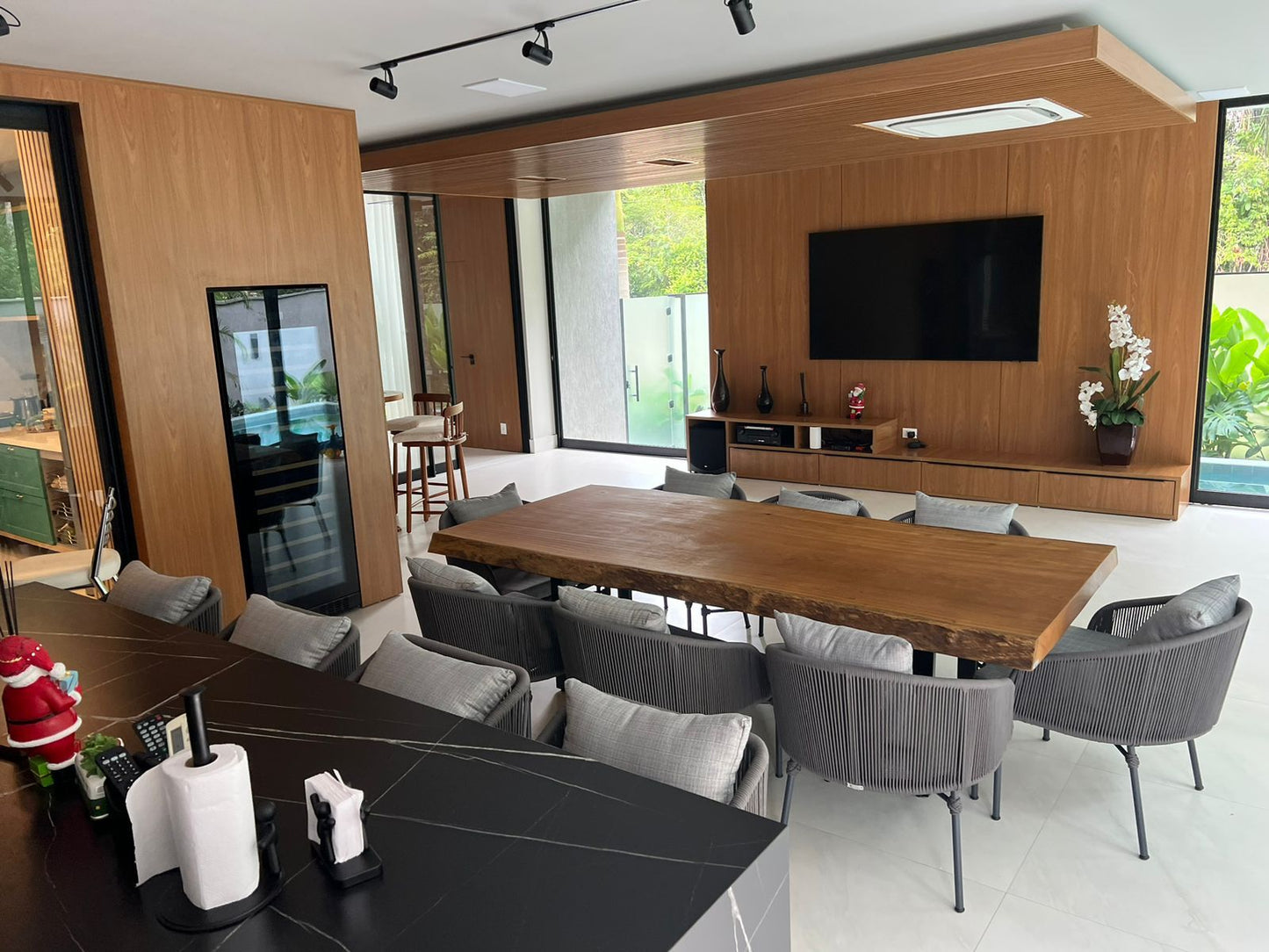 Conjunto Mesa de jantar Pequiá 220x90cm + 8 Cadeiras Veronas Cinza