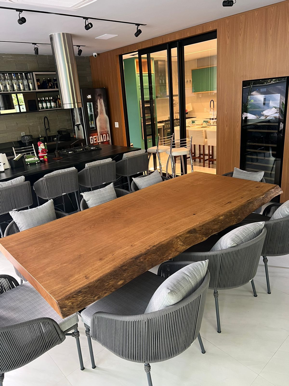 Conjunto Mesa de jantar Pequiá 220x90cm + 8 Cadeiras Veronas Cinza