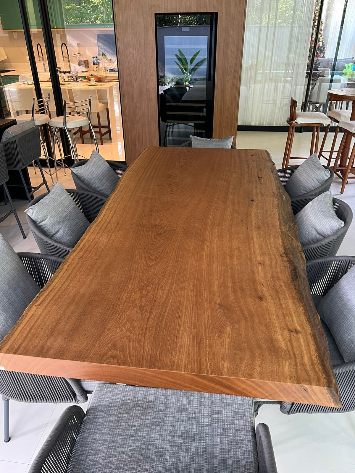 Conjunto Mesa de jantar Pequiá 220x90cm + 8 Cadeiras Veronas Cinza