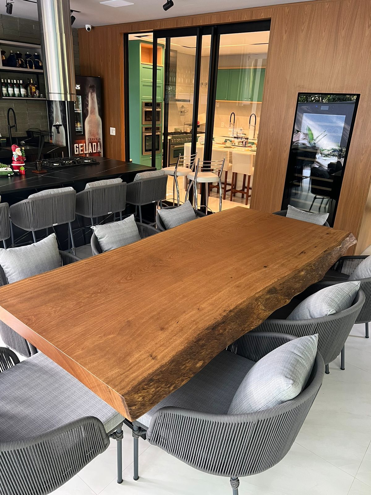 Conjunto Mesa de jantar Pequiá 220x90cm + 8 Cadeiras Veronas Cinza