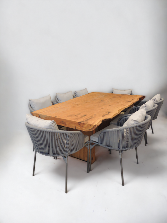 Conjunto Mesa de Jantar Pequia madeira maciça e cadeiras de alumínio e corda náutica